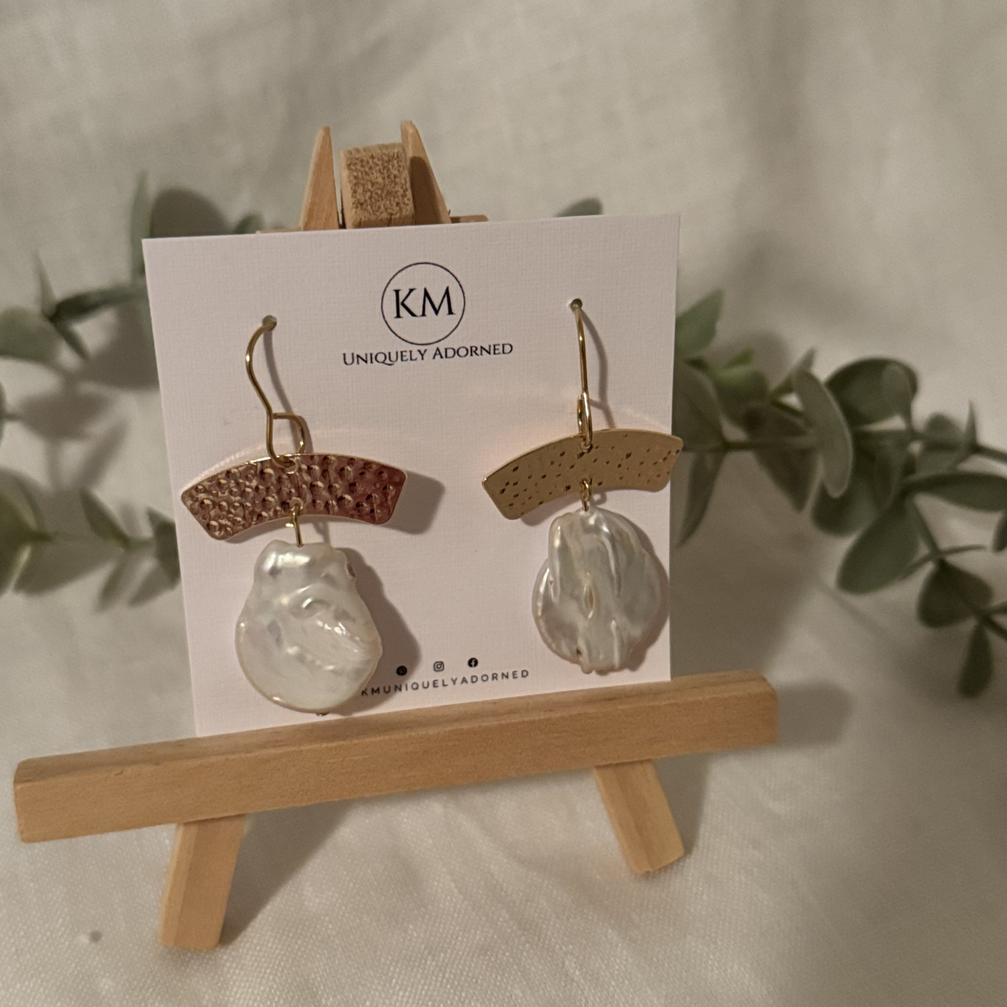 Golden Pearl Hooks